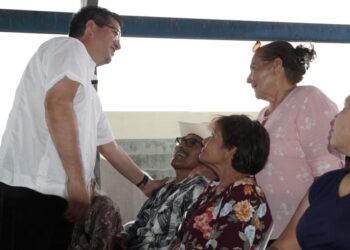 Dialogan vecinos de Tesia con Jorge Alberto Elías Retes