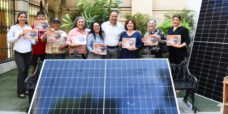 Entrega Toño Astiazarán paneles solares a hermosillenses cumplidos que participaron en promoción