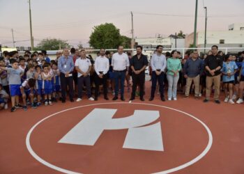 Entrega Toño Astiazarán cancha de basquetbol en Parque 16 de Septiembre