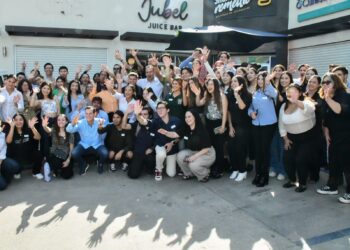 Presentan jóvenes a Toño Astiazarán proyecto de Consejo Estudiantil Universitario