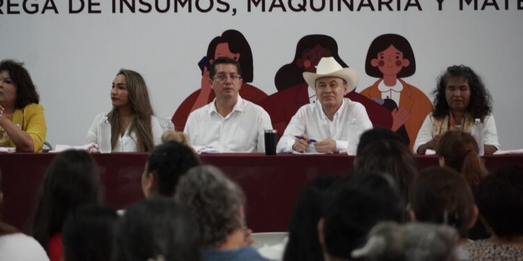 Entregan apoyos a jefas de familia del Sur de Sonora