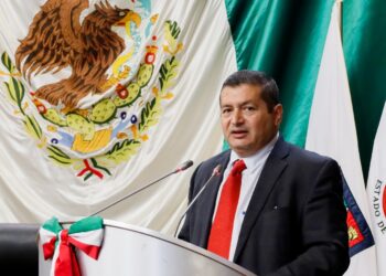 Aprueban inscribir con letras doradas la frase “2023, AÑO DEL BICENTENARIO DEL HEROICO COLEGIO MILITAR”.