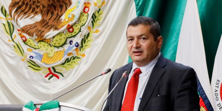 Aprueban inscribir con letras doradas la frase “2023, AÑO DEL BICENTENARIO DEL HEROICO COLEGIO MILITAR”.