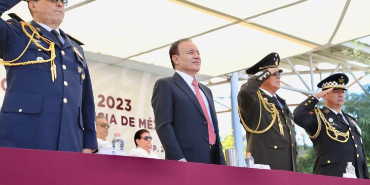 Encabeza gobernador Alfonso Durazo desfile cívico militar por el 213 aniversario de la independencia de México