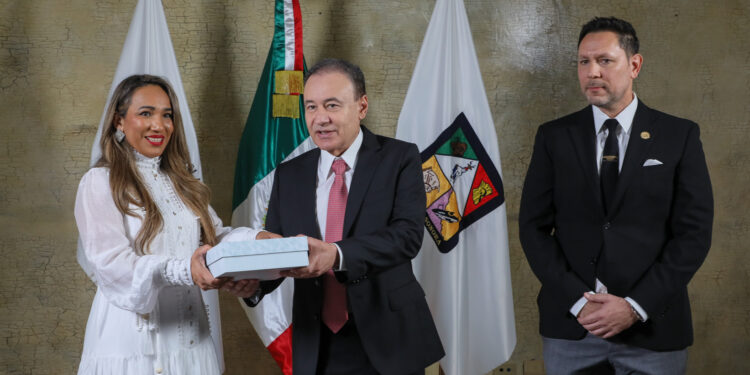Entrega gobernador Alfonso Durazo segundo informe al Congreso