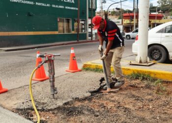 Avanzan trabajos de 20 Obras de infraestructura vial