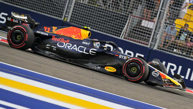 ‘Checo’ Pérez con problemas en práctica 2 en Singapur; Ferrari domina