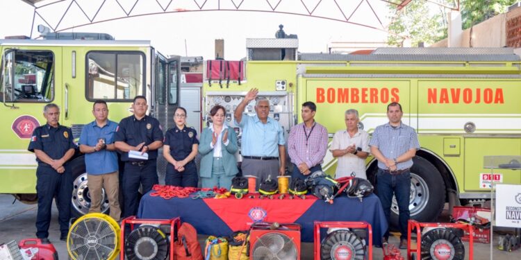 Sigue bomberos Navojoa equipándose con  herramientas y tecnologías de punta