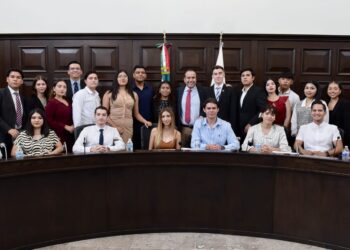 Integra Toño Astiazarán primer Cabildo Juvenil en Hermosillo