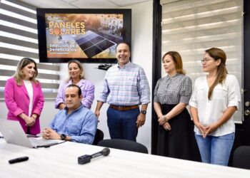 Anuncia Toño Astiazarán hermosillenses cumplidos que recibirán kit de paneles solares