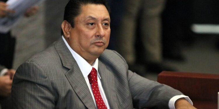López Obrador acusa a mayoría de ministros de la Corte de proteger a Uriel Carmona