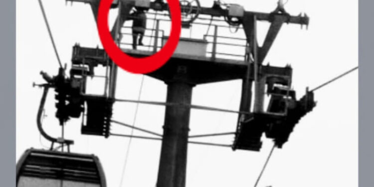 Escaló torre del Cablebús CDMX para hacer lo impensable… ¡Provocó 3 horas sin servicio!