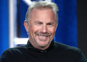 Esposa de Kevin Costner exige aviones privados para sus hijos porque el lujo «está en el ADN»