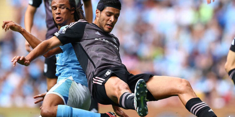 Santo tropezón de Raúl Jiménez y el Fulham