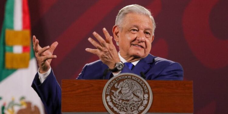 AMLO descarta ruptura en Morena pese a advertencia de Ebrard de dejar al guinda