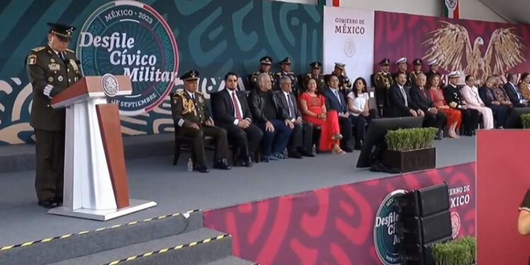 López Obrador encabeza ceremonia del 213 aniversario de la Independencia de México