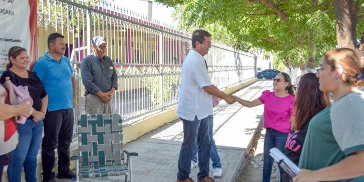 Agradecen padres de familia de la primaria “club 20-30” apoyo del alcalde Jorge Alberto Elías Retes