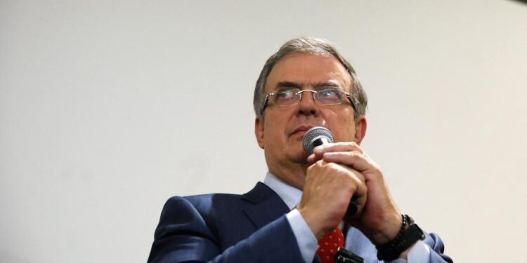 AMLO: Marcelo Ebrard tiene libertades para impugnar proceso en Morena