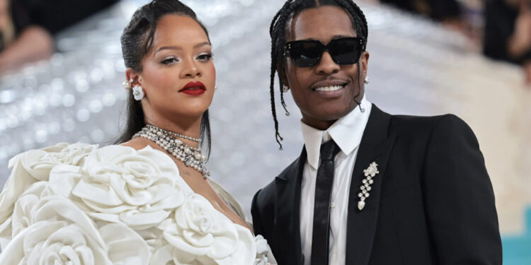 Rihanna y A$AP Rocky presumen fotos familiares con sus dos bebés