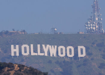 Hollywood podrá entrenar modelos de IA basados en trabajo de escritores, según WSJ