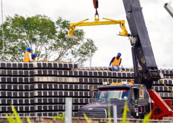 Obra pública y nearshoring impulsan a la construcción
