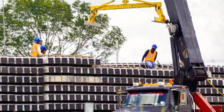Obra pública y nearshoring impulsan a la construcción