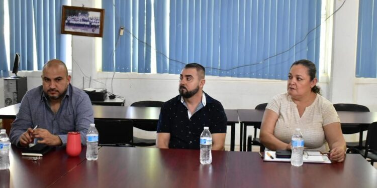 Integran al ayuntamiento en comité de participación escolar de cbtis 207