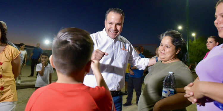 Entrega Alcalde recarpeteo de la calle Israel González y Centro de Respuesta Inmediata