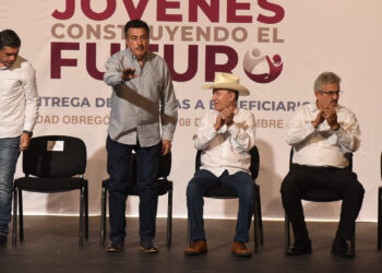 PARTICIPA LAMARQUE CANO EN ENTREGA DE TARJETAS A JÓVENES CONSTRUYENDO EL FUTURO