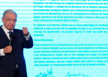 López Obrador revela cartas a titular de la Sedena por caso Ayotzinapa