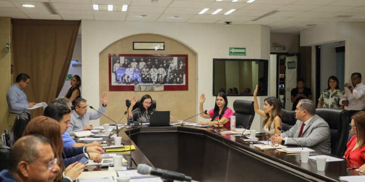 Presentan informe titulares de órganos internos de control ante Comisión de Fiscalización