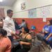 Padres de familia y alcalde acuerdan trabajar en conjunto para solucionar rezagos en dos escuelas
