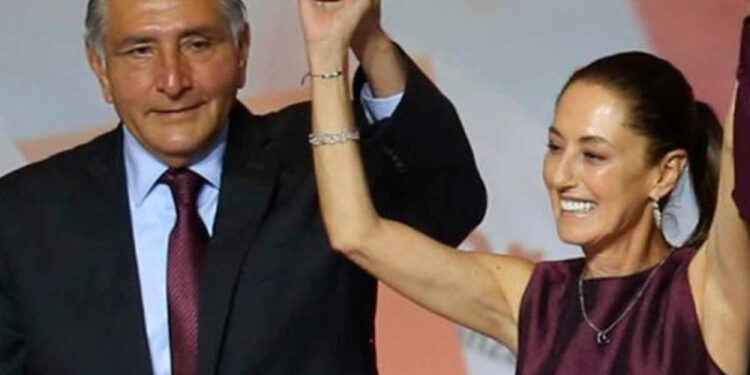 Adán Augusto López y Claudia Sheinbaum se dan abrazo de unidad
