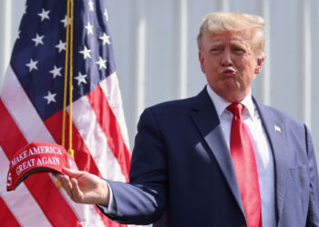 Trump defraudó a bancos y aseguradoras mientras construía su fortuna, dictamina juez