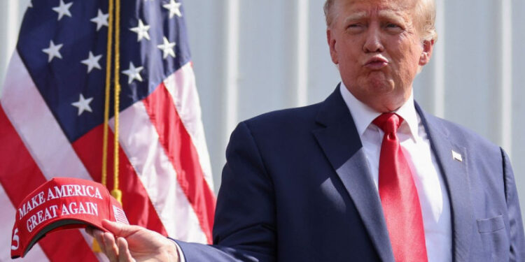Trump defraudó a bancos y aseguradoras mientras construía su fortuna, dictamina juez