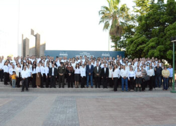 Participa Sagarhpa en izamiento de bandera por conmemoración del 213 aniversario de la independencia de México