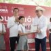 Estudiantes de primaria reciben útiles escolares