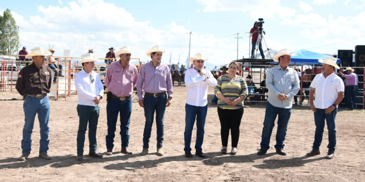 Fortalecemos el turismo y educación en la Sierra Alta, con Circuito de Rodeo y entrega de becas, tablets y bicicletas: Alfonso Durazo