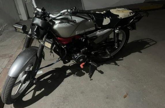 Detiene policía municipal a joven con motocicleta robada