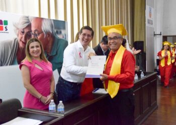 Graduación de adultos mayores del «CURSO HABILIDADES DIGITALES”