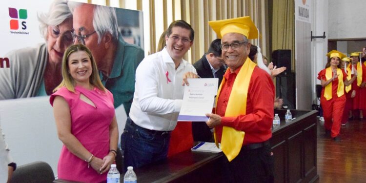 Graduación de adultos mayores del «CURSO HABILIDADES DIGITALES”