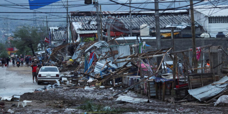 Perú expresa su solidaridad a México tras devastación por Otis