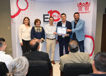 Recibe Reconocimiento Diez Plus el OOMAPAS de CAJEME por un correcto manejo administrativo  ante Infonavit