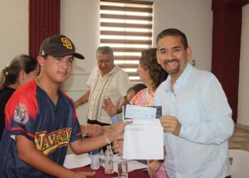 ¡PALABRA EMPEÑADA SE CUMPLE!; Jesús Flores