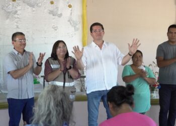 Da banderazo Elías Retes a mejora de techo de Templo en los Nachuquis