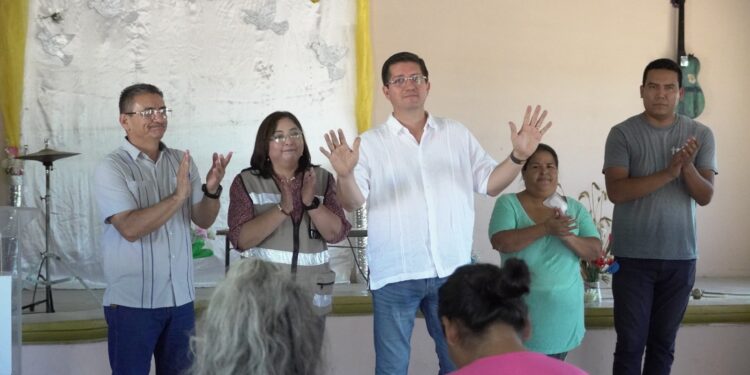 Da banderazo Elías Retes a mejora de techo de Templo en los Nachuquis