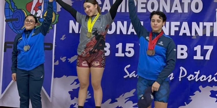 Gana alumna de Cecyte Sonora medalla de oro en Campeonato Nacional Infantil de levantamiento de pesas.