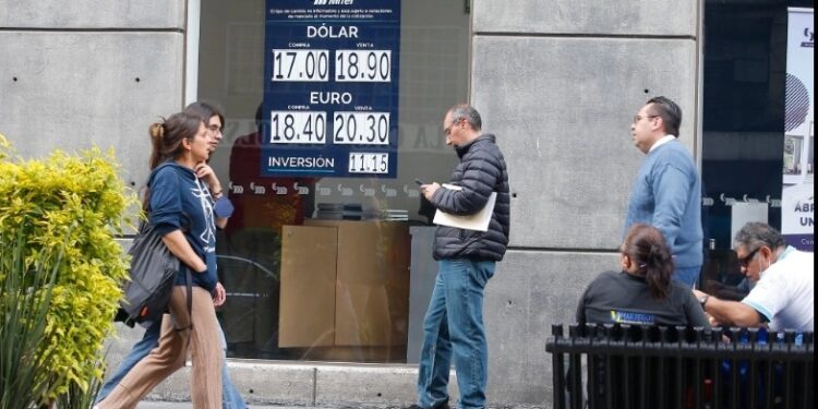 Cierran BMV y el peso a la baja por segunda jornada consecutiva