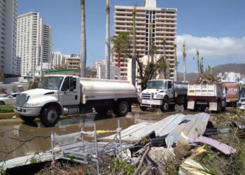 Abastecen 100 mil litros de agua a hospitales de Acapulco