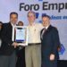 Entrega Toño Astiazarán reconocimiento a Héctor Seldner Lizárraga